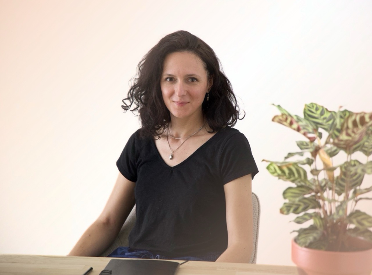 Nadège Cosme dans son cabinet de kinésiologie à Brétigny-sur-Orge